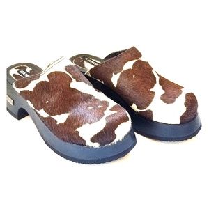 CANDIE'S Cow Print Clogs, size 9M